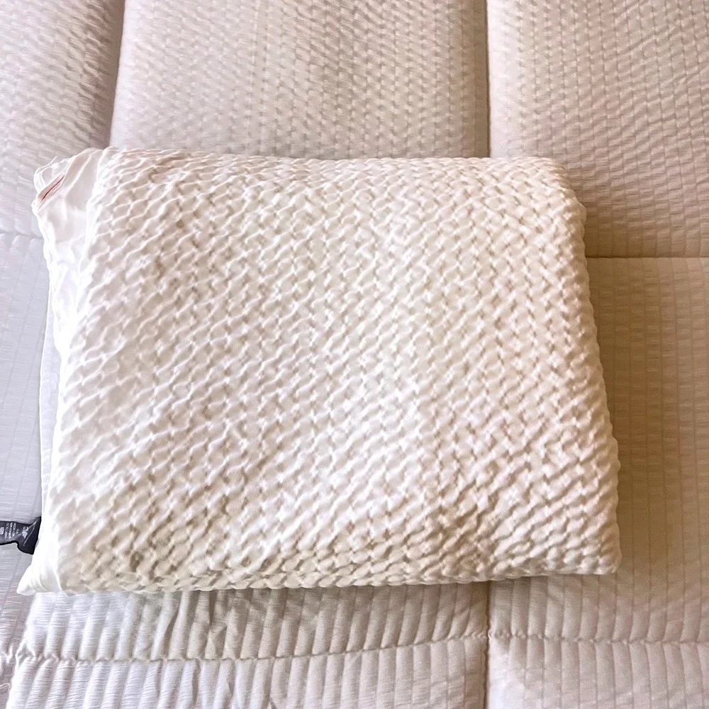 Standard Textile Cumulus Queen Top Duvet Cover Centium Core No Iron Ripple White